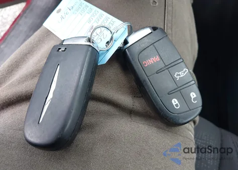 2015 Chrysler 200 Limited из США, поврежденный, VIN 1C3CCCAB3FN716929